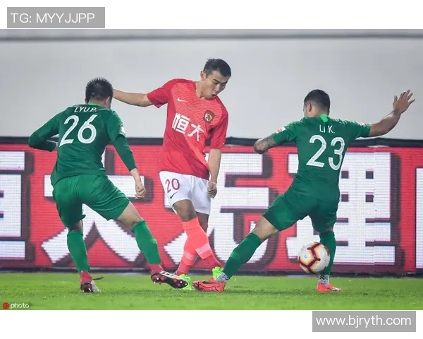 广州恒大淘宝与大连一方的精彩对决比分揭晓引发球迷热议